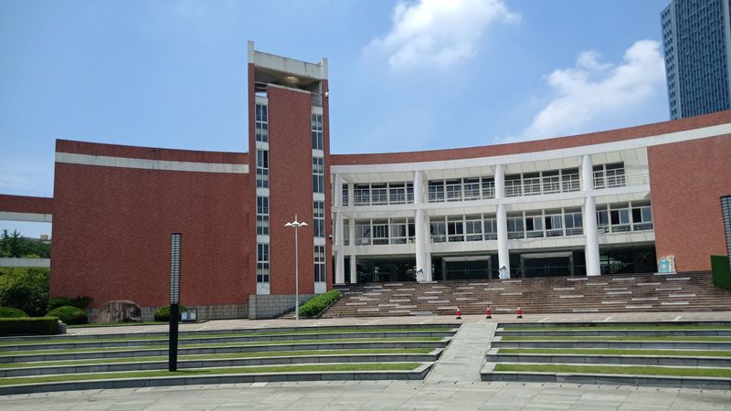 汽车大灯继电器选型攻略：揭秘如何挑选合适型号